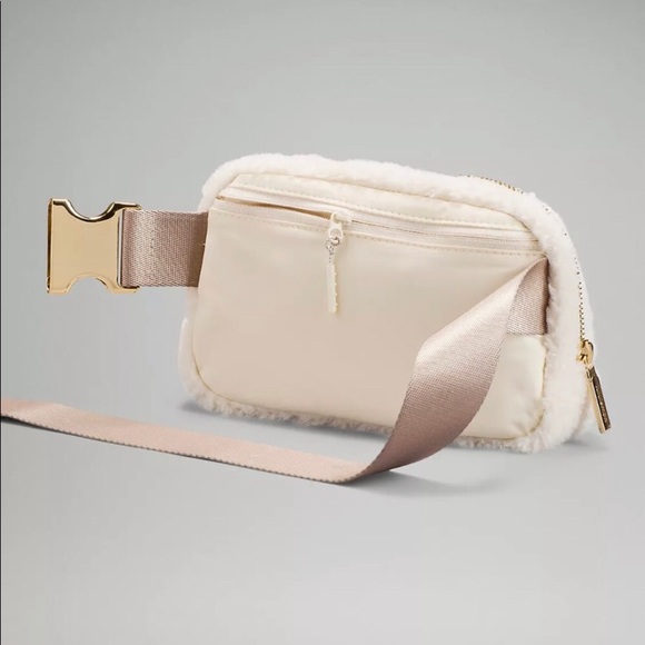 NWT LULULEMON Everywhere Fleece Belt Bag - Picture 3 of 7